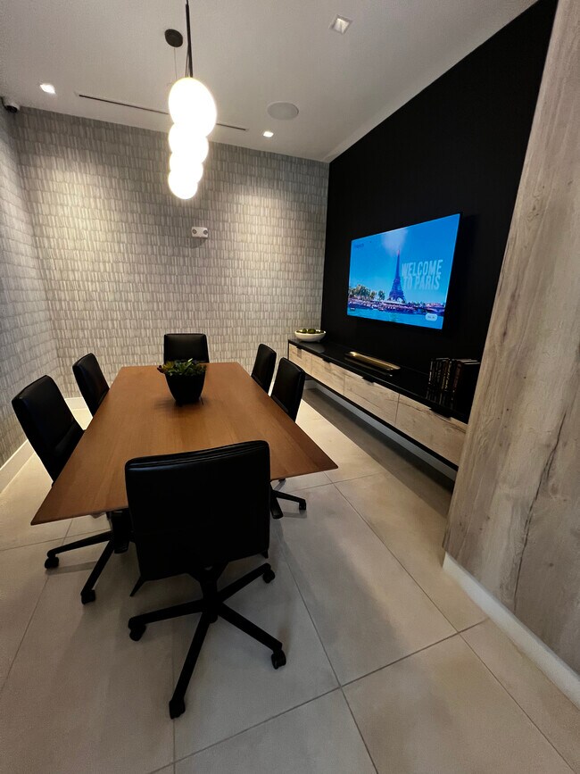 Building Photo - 572 S Biscayne River Dr