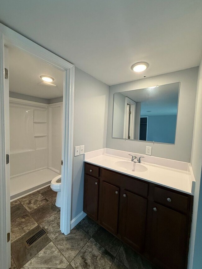 Building Photo - Nice 2 bedroom, 2 bath Mobile Home