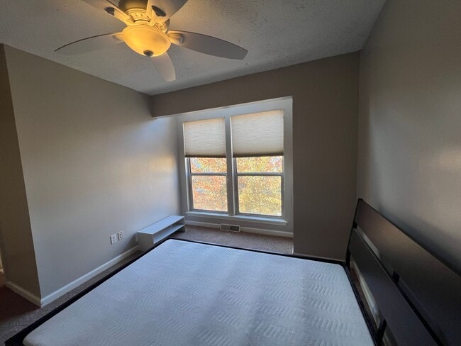 Building Photo - Beautiful 3 Bed/ 3 Bath Townhome in Private cul-de-sac in Shadyside!