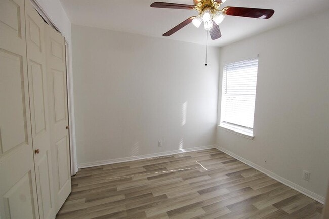 Building Photo - 6907 Stonleigh Pl