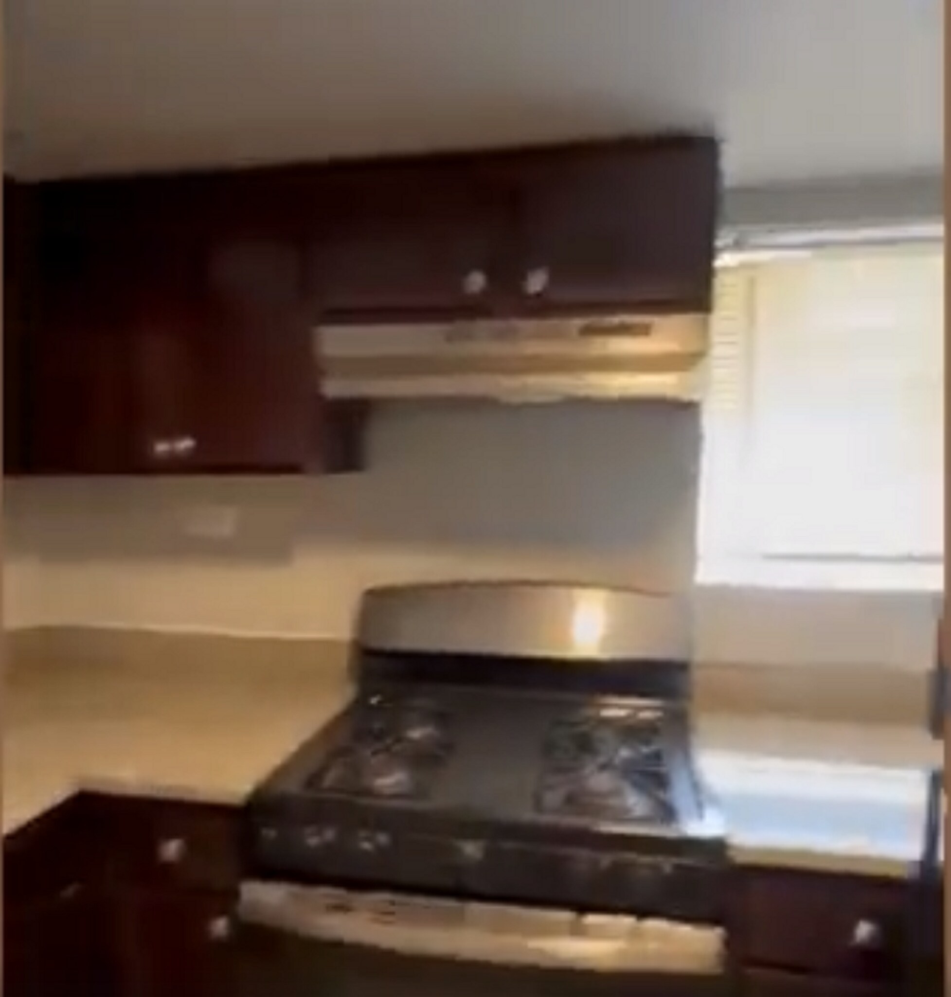 Building Photo - 6612 S Rhodes Ave