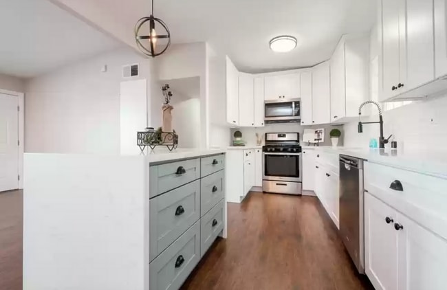 Building Photo - 5 Bedroom Updated Clairemont Home (Perfect...