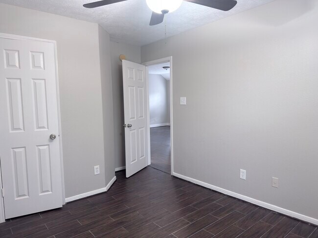 Building Photo - 18006 Barton Ridge Ln