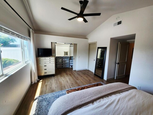 Building Photo - 479 Merida Dr