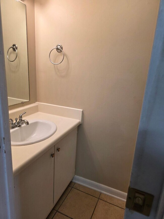 Building Photo - CHARMING CONDO READY FOR OCCUPANCY!