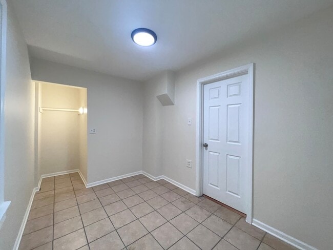 Building Photo - 8919 S Muskegon Ave