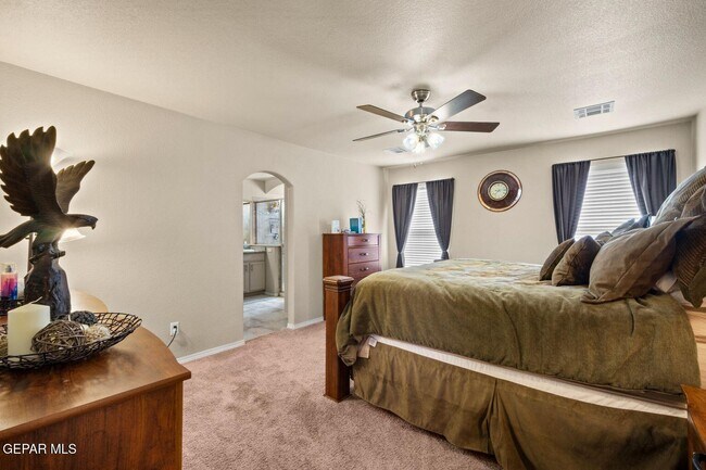 Building Photo - 3825 Loma Reina