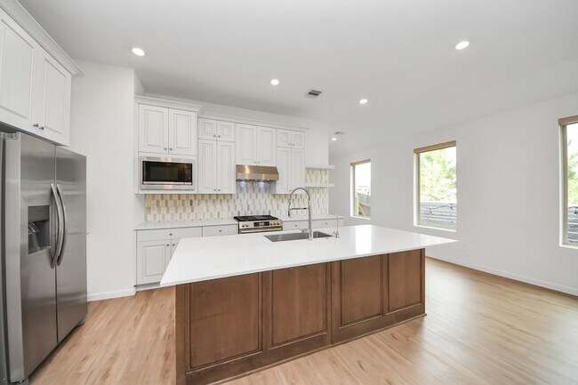 Building Photo - 15623 Red Panda Rd