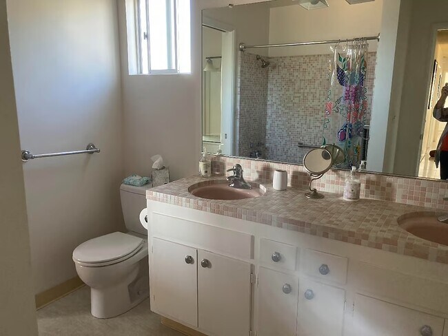 Building Photo - 911 Paseo Ferrelo