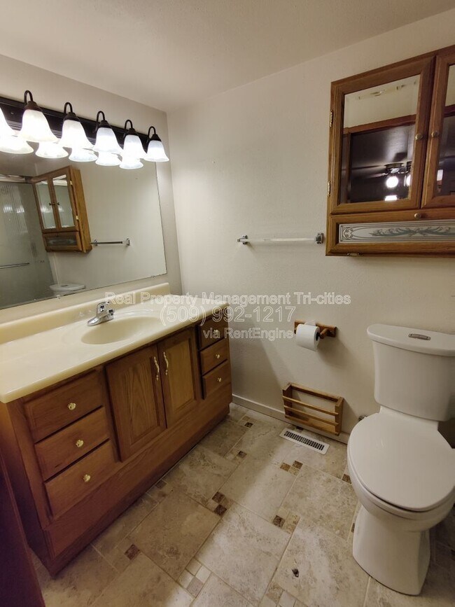 Building Photo - 1607 Putnam St