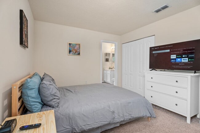 Building Photo - 237 Aralia Ln