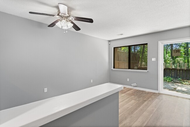 Building Photo - 4249 Lake Ridge Dr