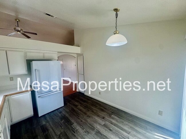 Building Photo - 1423 Willow Tree Ln