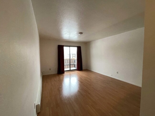 Building Photo - 1046 W 26th Ave