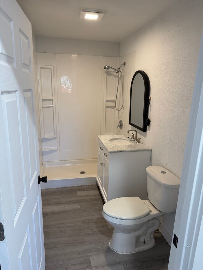 Building Photo - 1825 G St NW