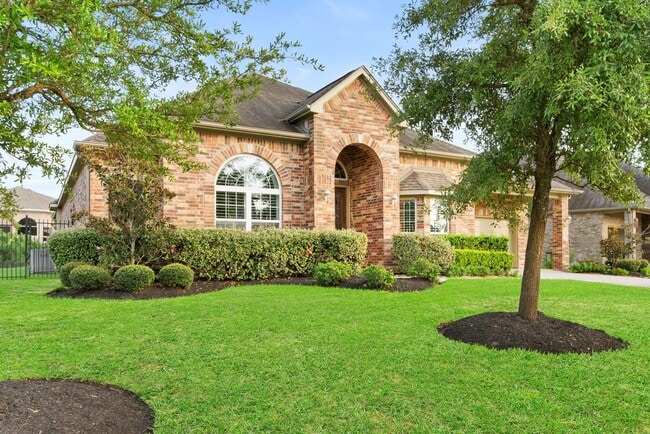 Building Photo - Stunning 4-bed, 4-bath Home in Auburn Lakes community!