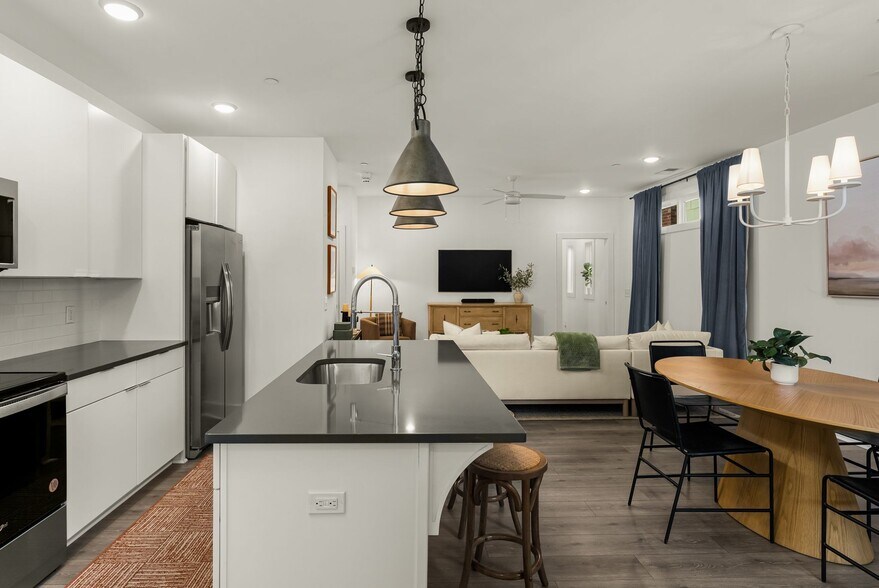 Building Photo - 1613 Marshall Hollow Dr