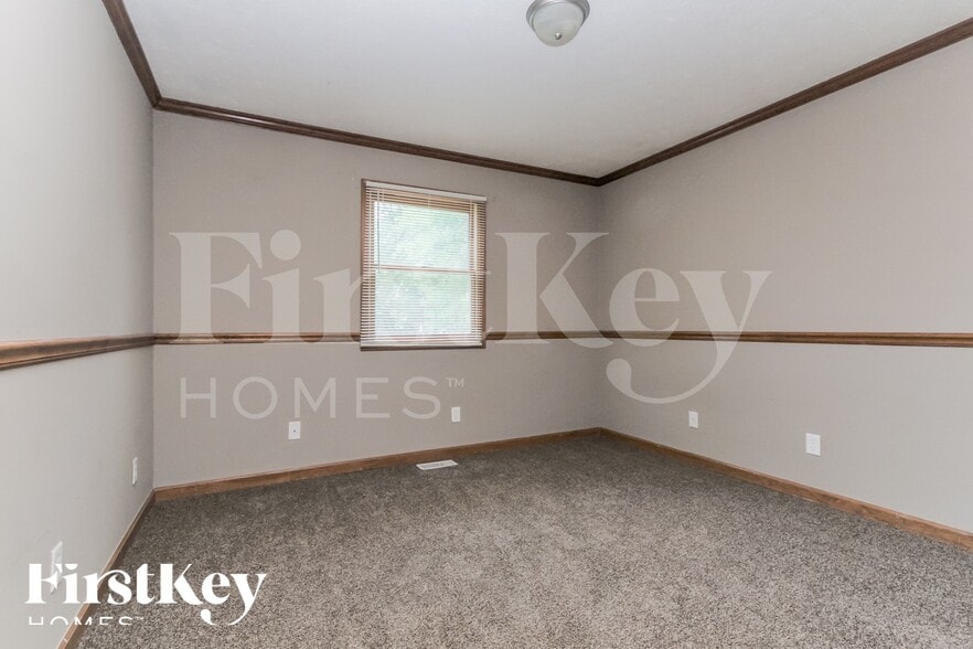 Building Photo - 2102 E Edgewood Ave