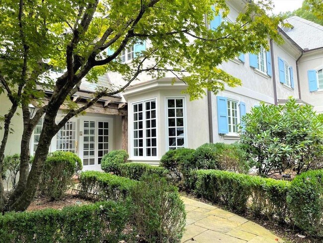 Building Photo - 2485 W Wesley Rd NW