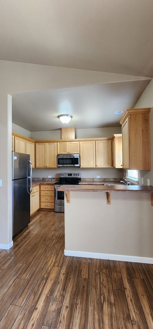 Building Photo - Luxurious Duplex in Corvallis