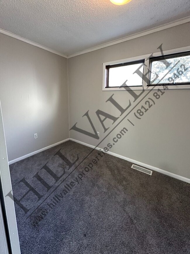 Building Photo - Charming Two Bedroom Home