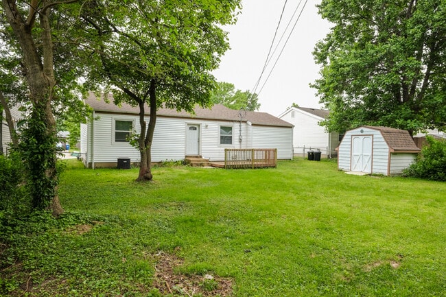 Building Photo - 12160 Bennington Pl