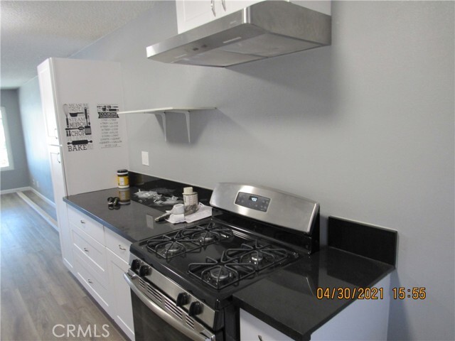 Building Photo - 150 E Lakeshore Dr
