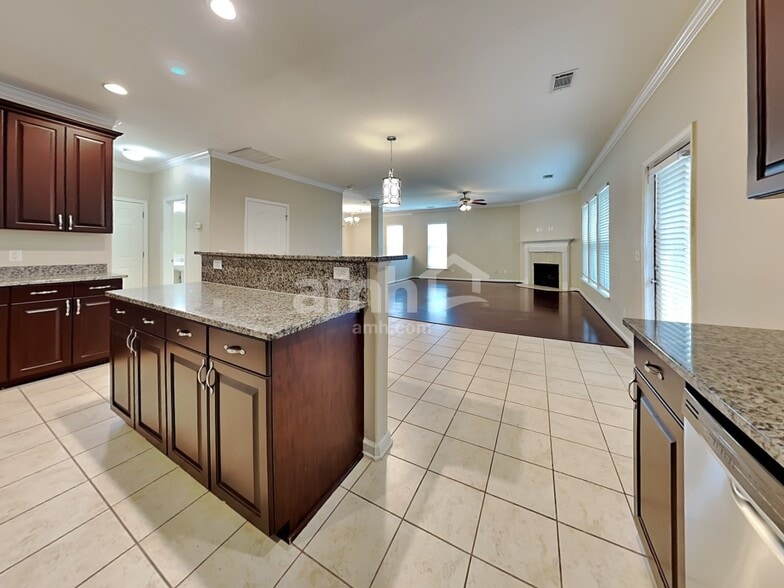 Building Photo - 160 Grayson Ave