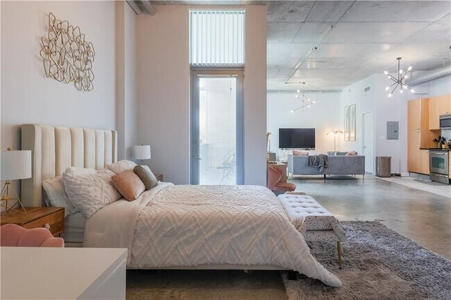 Building Photo - 2100 Van Buren St