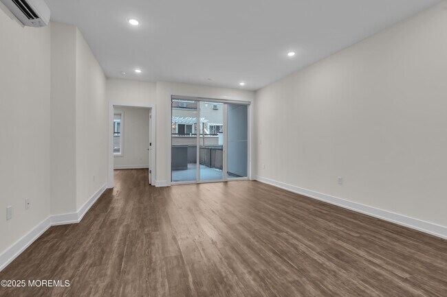 Building Photo - 521 Lake Ave