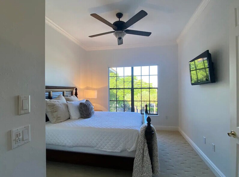 3rd bedroom queen - 705 10th St S