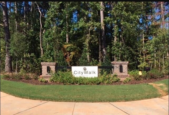 Building Photo - Beautiful 3 Bedrooms 1-Car Garage End Unit Townhouse, May 7th!