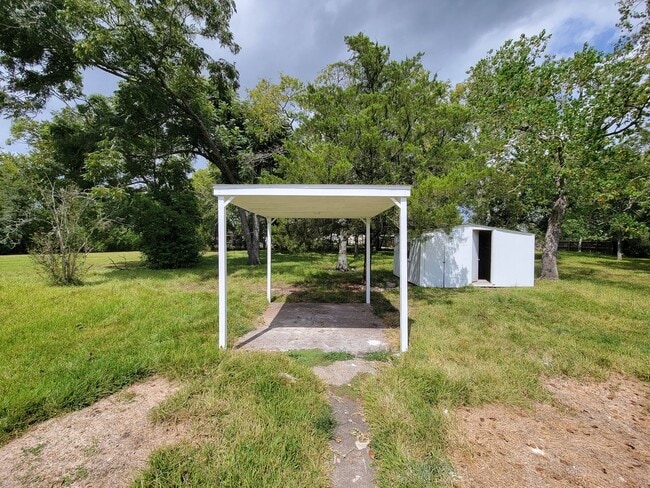 Building Photo - REMODELED 4 BEDROOM 2 BATH LEASE HOME IN A...