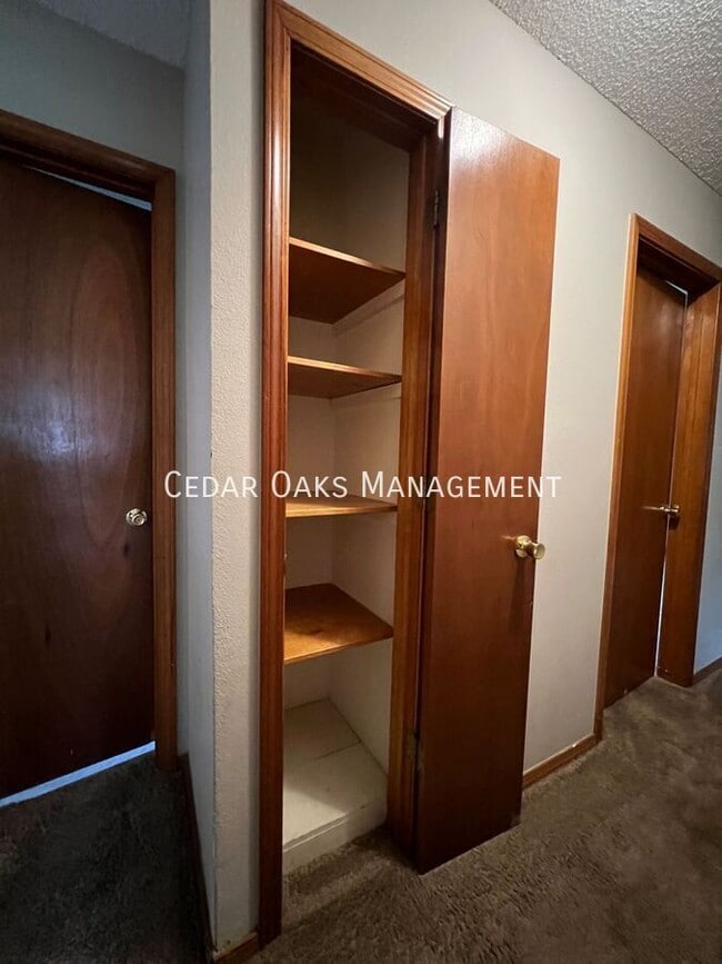 Building Photo - 300 S Ozark St