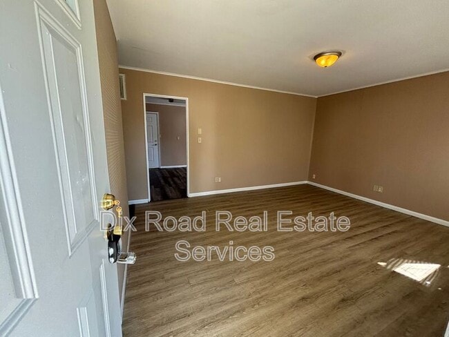 Building Photo - 1422 Honeybee Dr