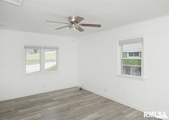Building Photo - 609 23rd St