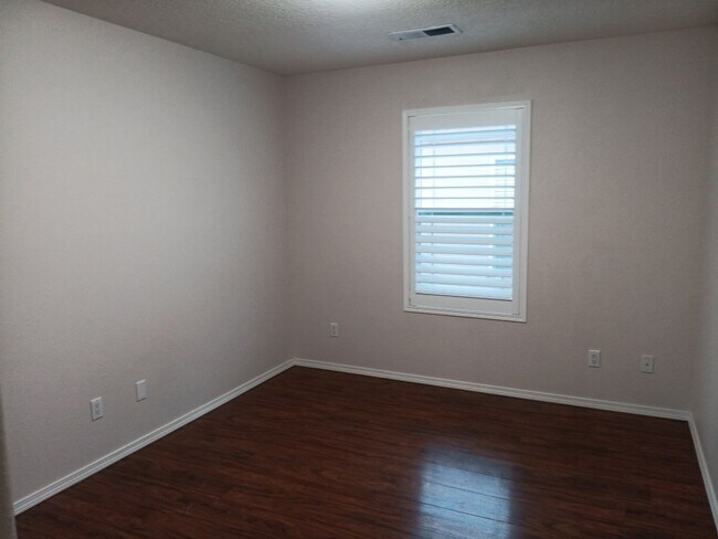 Building Photo - Stunning 4-bedroom, 3.5-bathroom home! Showings coming soon!