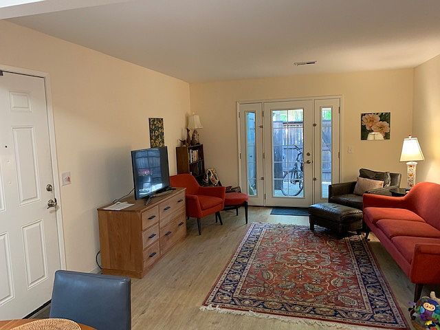 Building Photo - 2153 Bella Casa St