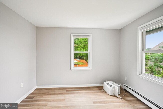 Building Photo - 134 S Main St