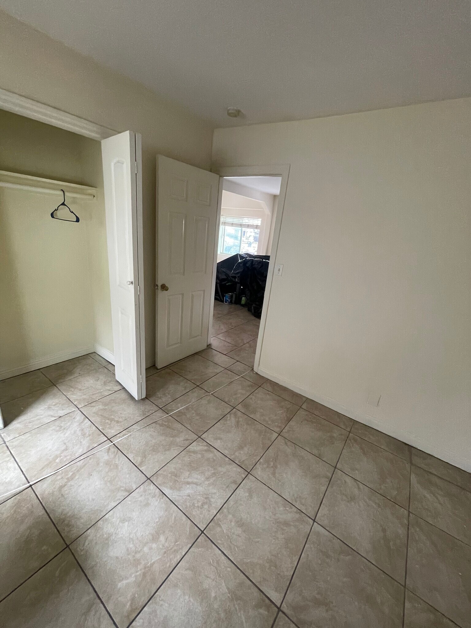 Building Photo - 1222 W 90th St
