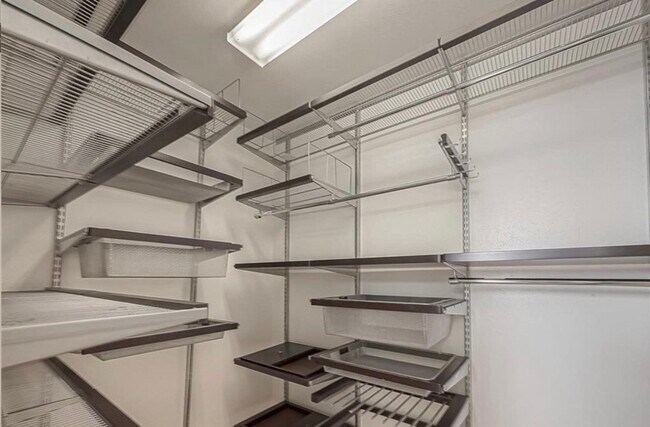 Building Photo - 10819 Waterfern Ct