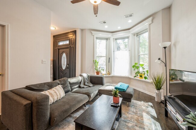 Building Photo - 1234 W Huron St