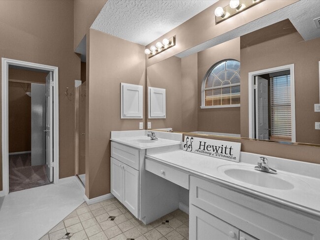 Building Photo - 2210 Crimson Cove Ct
