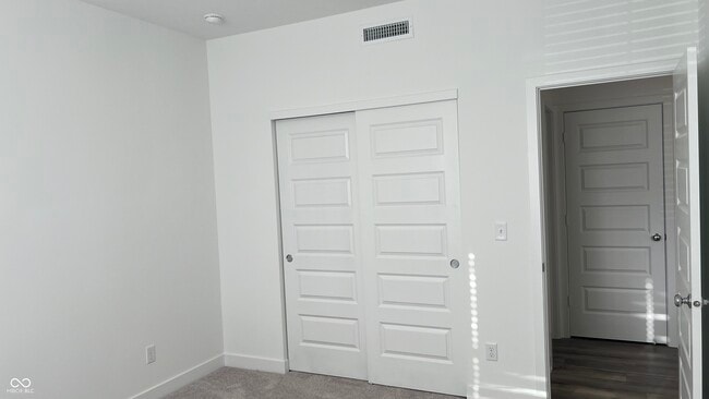 Building Photo - 5580 Cherry Hl Dr