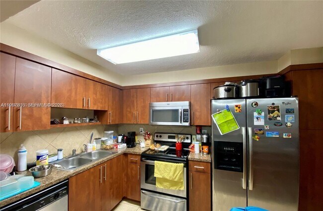 Building Photo - 4850 SW 63rd Terrace