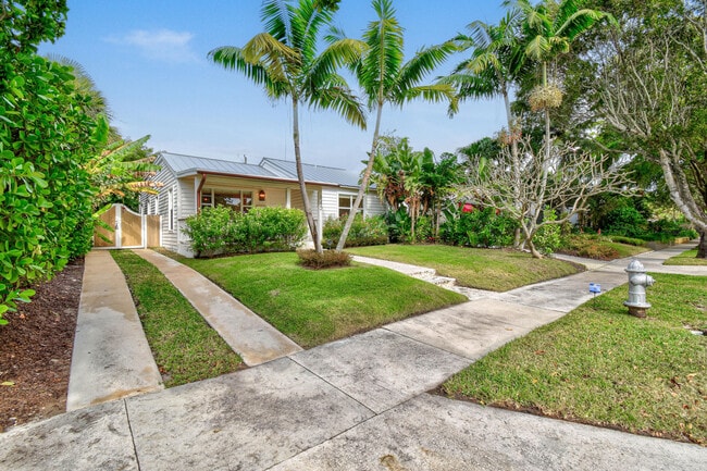 Building Photo - 845 Sunset Rd