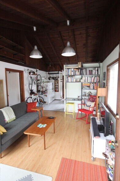 Building Photo - 2434 Oak St