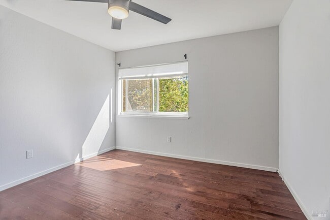 Building Photo - 363 Eden Roc Dr
