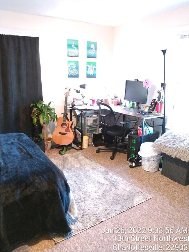 Building Photo - Heart of UVA 13th St  4 BR, 2.5  Bath house within walking distance of UVA