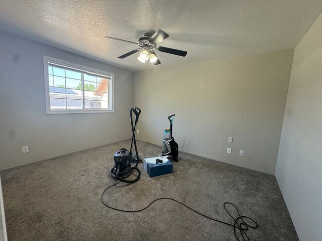 Building Photo - Solar power 3 bedroom 1 bath home with sho...